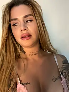 EmiliaCatalina online show from November 2025 12:33:02 AM