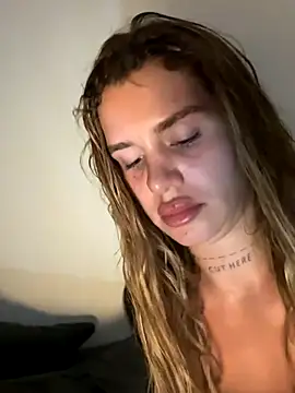 EmiliaCatalina online show from December 2025 11:42:02 PM