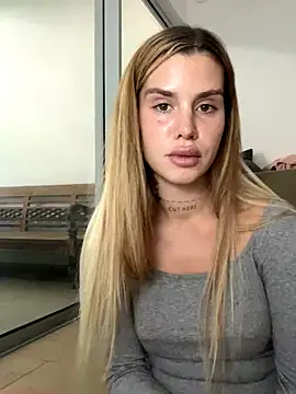 EmiliaCatalina online show from December 2025 08:19:01 PM