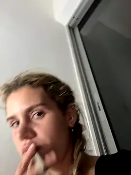 EmiliaCatalina online show from December 2025 01:15:02 AM