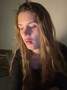 EmiliaCatalina online show from April 2026 11:45:02 PM