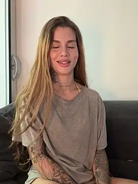 EmiliaCatalina online show from May 2026 04:29:02 PM