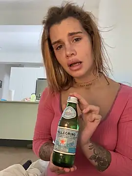 EmiliaCatalina online show from November 2025 05:05:01 PM