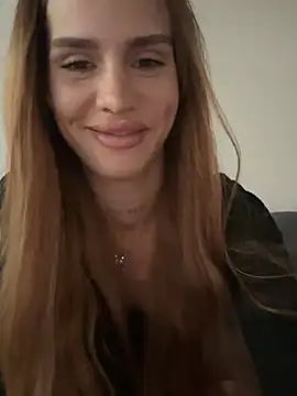 Snapshot of EmiliaCatalina chatting on June 2026 07:19:02 PM EmiliaCatalina online show from June 2026 07:19:02 PM