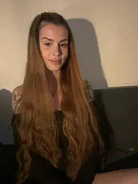 Snapshot of EmiliaCatalina chatting on July 2026 11:24:02 PM EmiliaCatalina online show from July 2026 11:24:02 PM