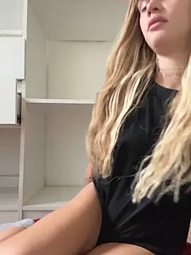 EmiliaCatalina online show from December 2025 08:04:02 PM