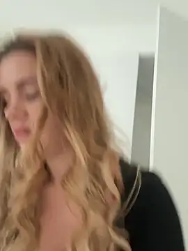 EmiliaCatalina online show from November 2025 09:19:01 PM