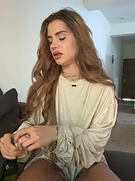 EmiliaCatalina online show from March 2026 09:42:01 PM