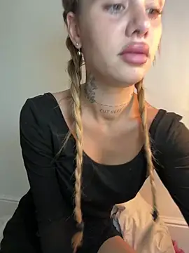 EmiliaCatalina online show from November 2025 08:35:02 PM