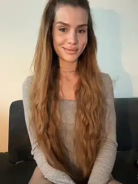 Snapshot of EmiliaCatalina chatting on July 2026 08:35:02 PM EmiliaCatalina online show from July 2026 08:35:02 PM