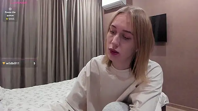 Mika Ray online show from November 2025 11:20:02 PM