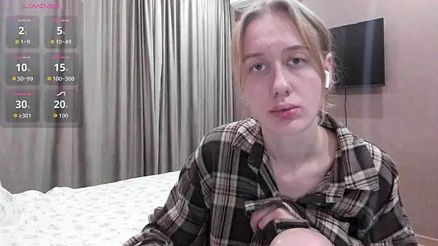 Mika Ray online show from November 2025 09:48:01 PM