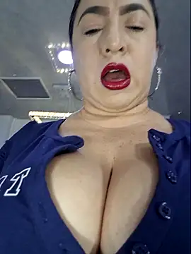 Snapshot of laura_bassi chatting on February 2026 03:06:01 AM laura bassi online show from February 2026 03:06:01 AM