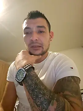 Snapshot of Zoltanioan26 chatting on December 2025 03:06:02 PM Zoltanioan26 online show from December 2025 03:06:02 PM