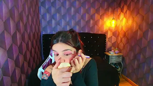 LiaHarryis online show from November 2025 07:25:02 PM