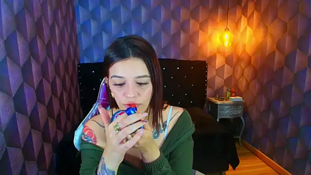 LiaHarryis online show from April 2026 07:07:02 PM