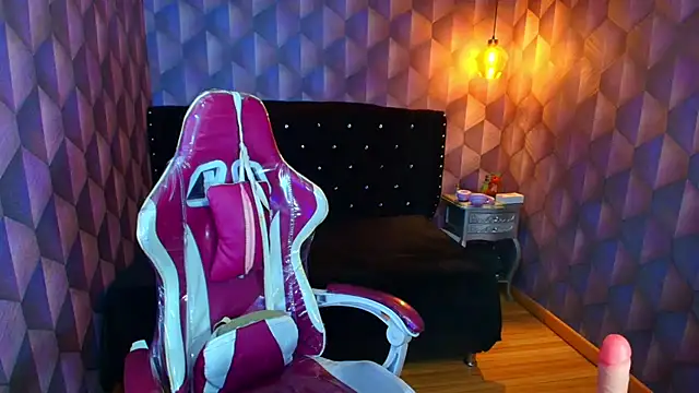 LiaHarryis online show from April 2026 07:07:02 PM