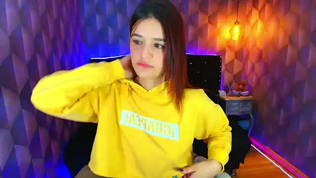 LiaHarryis online show from December 2025 05:18:01 PM