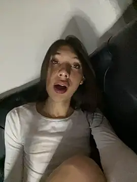 NICOLSKINNY1 online show from September 2025 12:32:01 AM