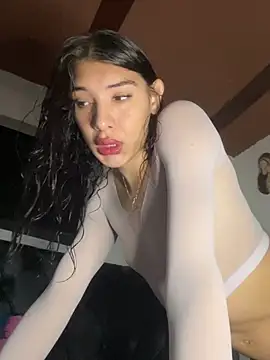 NICOLSKINNY1 online show from March 2025 05:47:02 PM