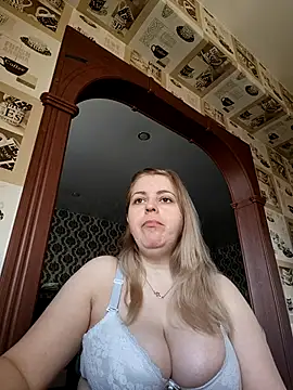 Lady nice cat online show from April 2026 02:46:01 AM