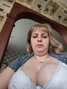 Lady nice cat online show from June 2026 02:45:02 AM