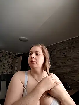 Lady nice cat online show from April 2026 03:09:01 AM