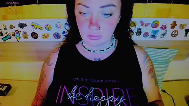 Snapshot of EllieOz chatting on September 2025 05:01:01 PM EllieOz online show from September 2025 05:01:01 PM