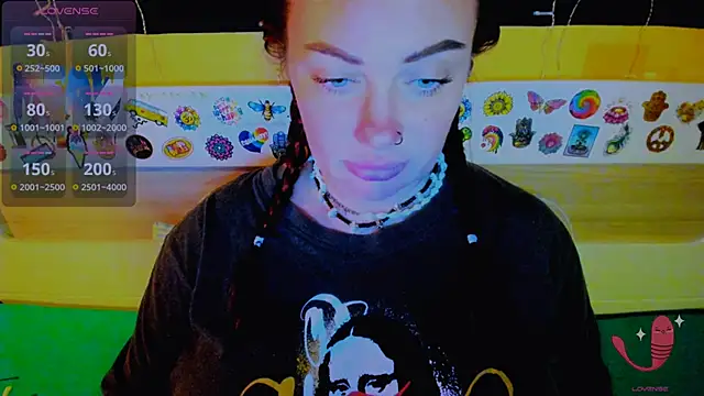 Snapshot of EllieOz chatting on October 2025 05:13:02 PM EllieOz online show from October 2025 05:13:02 PM