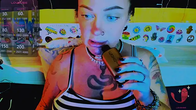 Snapshot of EllieOz chatting on December 2025 04:39:02 PM EllieOz online show from December 2025 04:39:02 PM