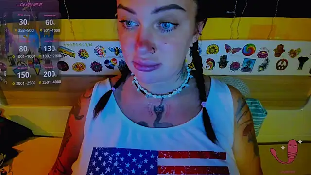 Snapshot of EllieOz chatting on October 2025 05:57:02 PM EllieOz online show from October 2025 05:57:02 PM