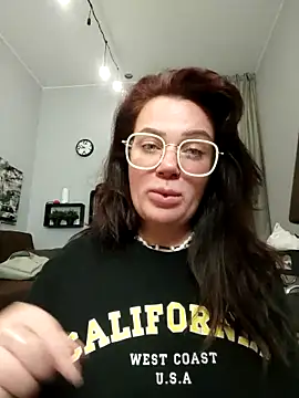 Snapshot of EllieOz chatting on September 2025 05:52:02 PM EllieOz online show from September 2025 05:52:02 PM