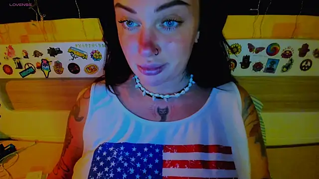 Snapshot of EllieOz chatting on October 2025 04:40:02 PM EllieOz online show from October 2025 04:40:02 PM