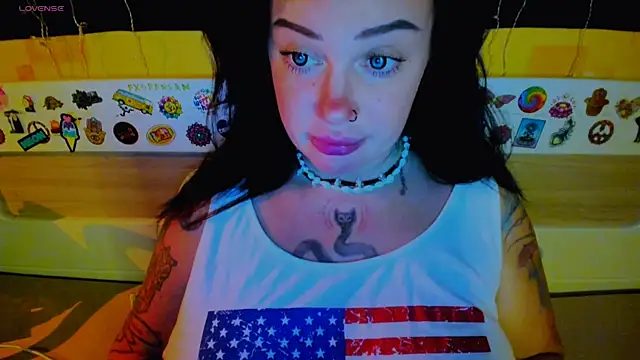 Snapshot of EllieOz chatting on November 2025 03:05:01 PM EllieOz online show from November 2025 03:05:01 PM