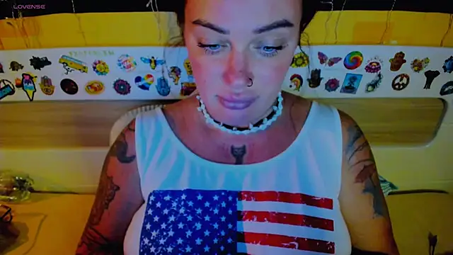 Snapshot of EllieOz chatting on September 2025 03:56:02 PM EllieOz online show from September 2025 03:56:02 PM