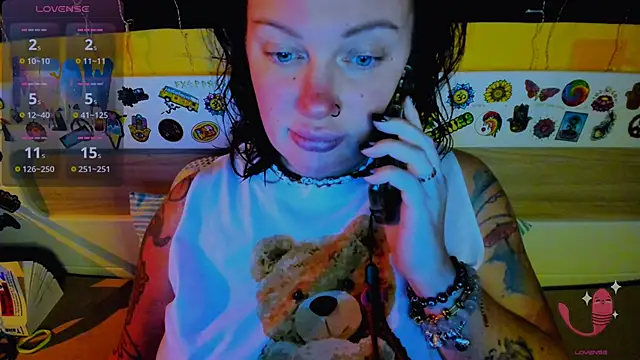 Snapshot of EllieOz chatting on November 2025 05:57:02 PM EllieOz online show from November 2025 05:57:02 PM