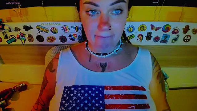 Snapshot of EllieOz chatting on October 2025 06:42:01 PM EllieOz online show from October 2025 06:42:01 PM