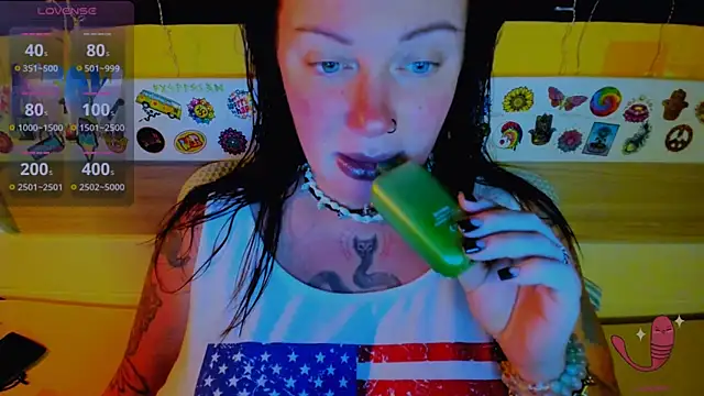 Snapshot of EllieOz chatting on October 2025 03:57:01 PM EllieOz online show from October 2025 03:57:01 PM