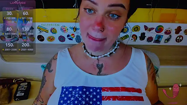 Snapshot of EllieOz chatting on September 2025 11:28:01 AM EllieOz online show from September 2025 11:28:01 AM