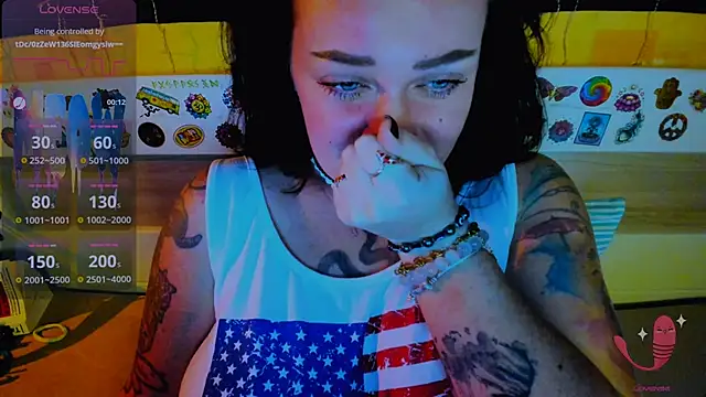 Snapshot of EllieOz chatting on November 2025 08:41:02 PM EllieOz online show from November 2025 08:41:02 PM