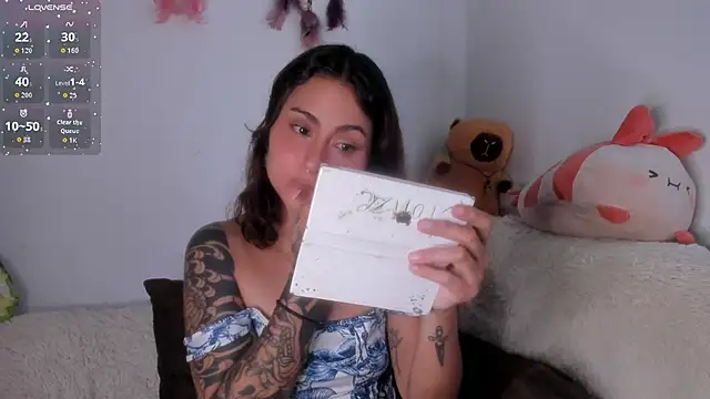 Snapshot of Violette-Ramirez01 chatting on February 2026 09:00:02 PM Violette-Ramirez01 online show from February 2026 09:00:02 PM