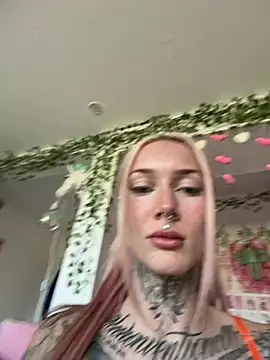 Stella-Kink online show from April 2026 10:45:02 AM