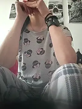 LauraBaby online show from April 2026 01:40:03 PM