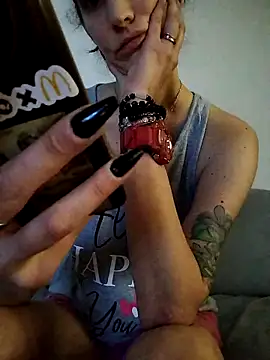 LauraBaby online show from November 2025 01:45:02 PM