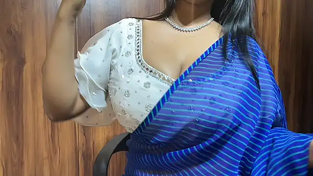 julie 08 online show from December 2025 07:24:02 PM