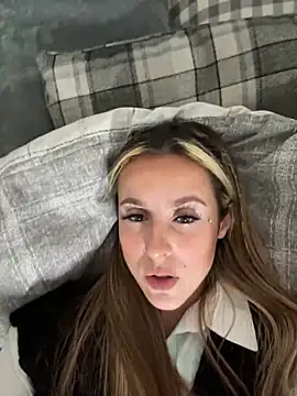 Snapshot of Miss_emilee chatting on January 2025 03:28:02 PM Miss emilee online show from January 2025 03:28:02 PM