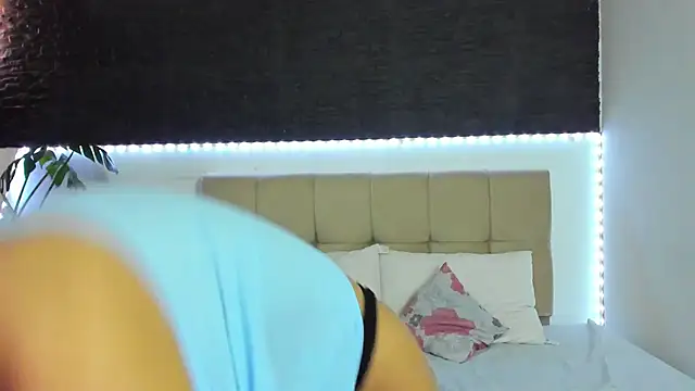 anaroman01 online show from September 2025 06:48:01 PM