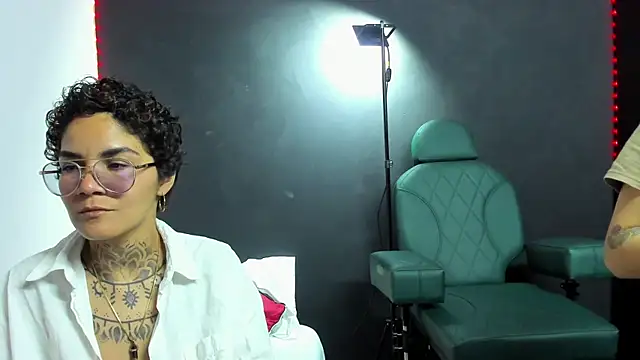 anaroman01 online show from November 2025 02:37:02 AM