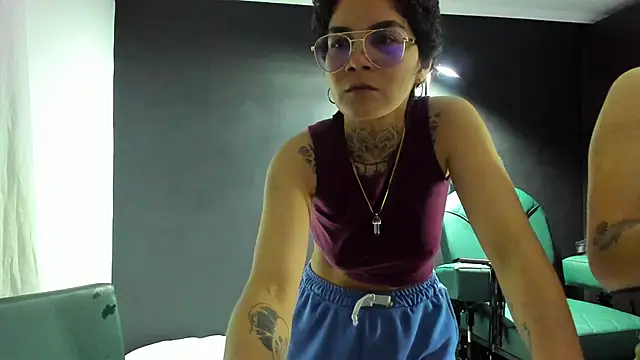 anaroman01 online show from November 2025 01:32:02 AM