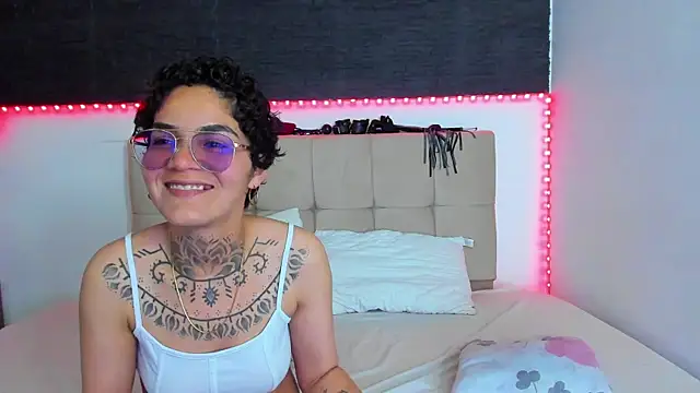 anaroman01 online show from October 2025 11:45:02 PM